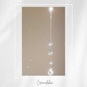 Attrape-soleil artisanal « Bulles Célestes » – Cristal sphère et bulles résines
